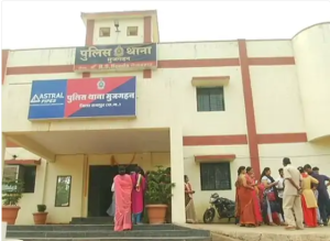 मुजगहन पुलिस ने बयान और सबूत के आधार पर आरोपी पत्नी सूरज बाई को जानलेवा हमला करने के मामले में गिरफ्तार कर जेल भेज दिया है।