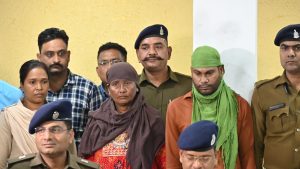 इस मामले में पुलिस ने मृतिका के पूर्व बॉयफ्रेंड और उसकी पत्नी को गिरफ्तार किया है।