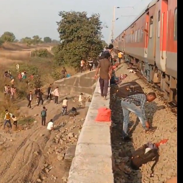 पुष्पक एक्सप्रेस के 23 यात्रियों को कर्नाटक एक्सप्रेस ने कुचला, ट्रेन में आग लगने की फैली अफवाह से हुआ बड़ा हादसा