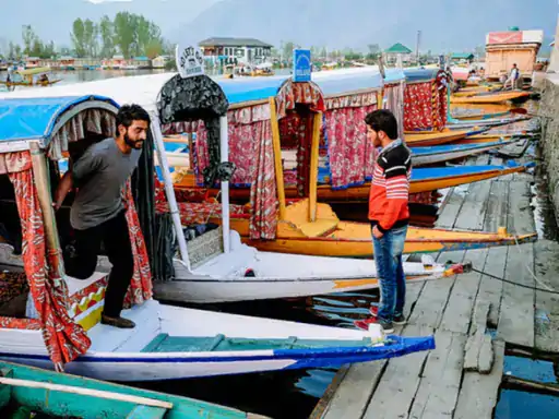 पहलगाम में हुए आतंकी हमले के बाद छत्तीसगढ़ के पर्यटक नहीं जाना चाहते कश्मीर, कैंसिल हुई बुकिंग्स 