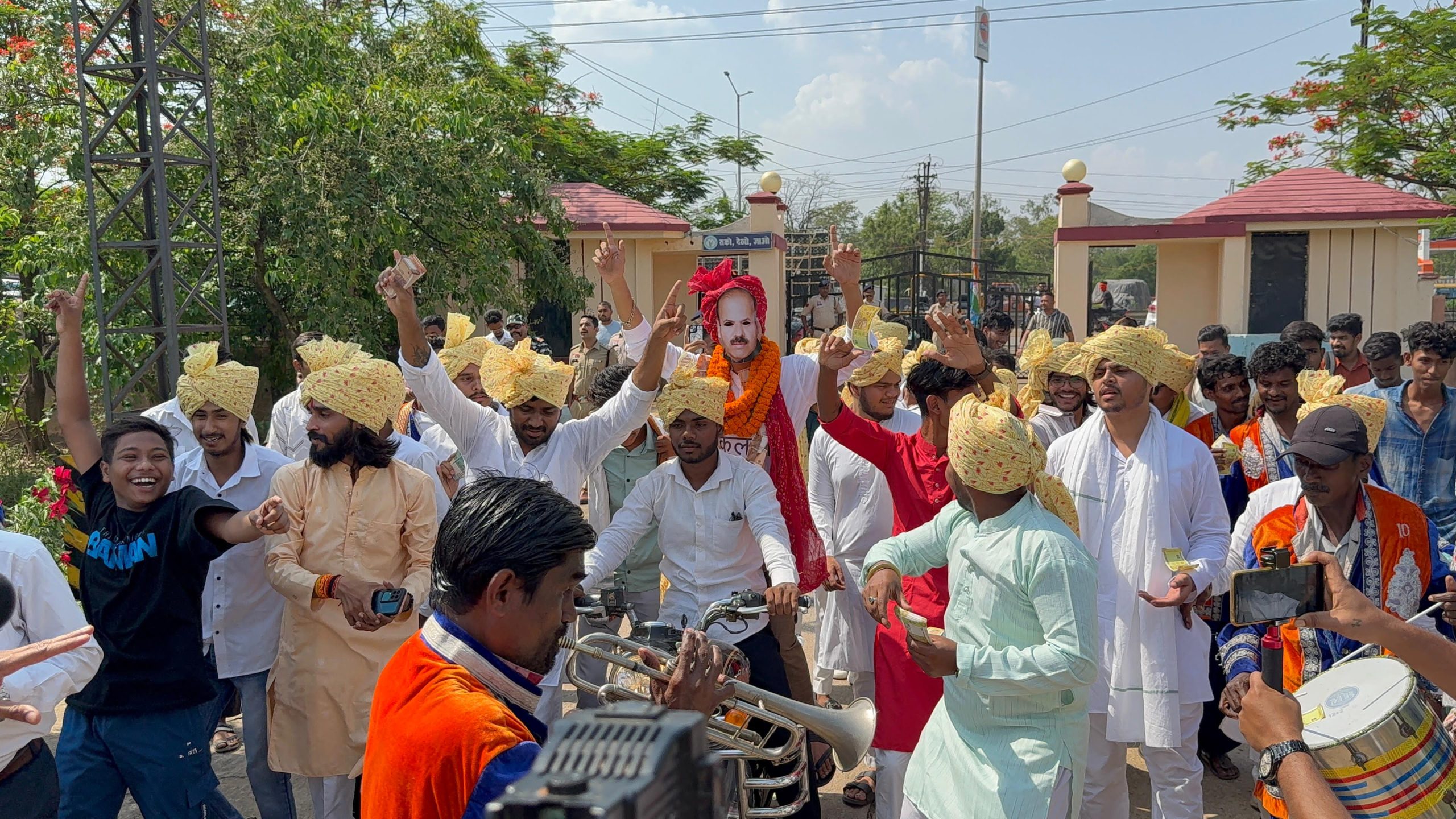  RAIPUR BREAKING:इंदिरा गांधी कृषि विश्वविद्यालय में विरोध प्रदर्शन, NSUI  निकाली ”भ्रष्टाचार की बारात”