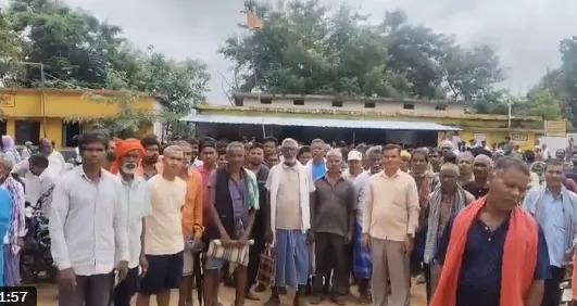 किसान परेशान , खाद के कमी बनिस प्रदर्शन के वजह