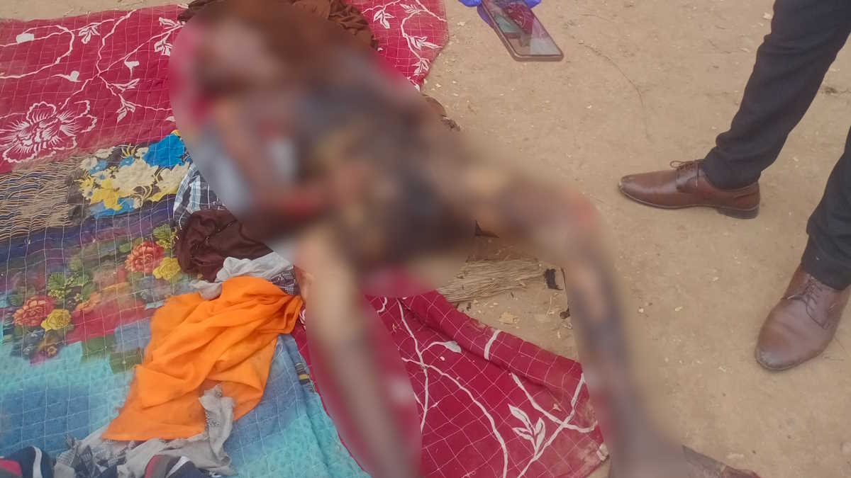 CG CRIME NEWS: घर के बाहर सो रहे बुजुर्ग को अज्ञात आरोपी ने जिन्दा जलाया