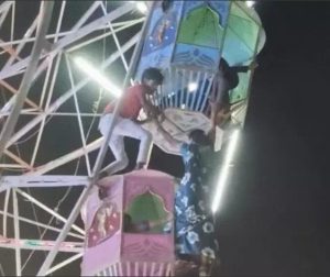 आकाश झूले से महिला गिरी