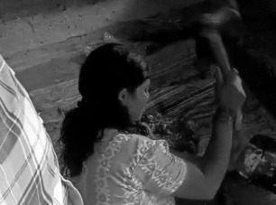 गौ-मांस काटती युवती का Video Viral