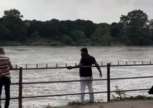 नशे में धुत युवक ने शिवनाथ नदी में लगाई छलांग