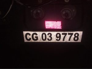 पुलिस गाड़ी से सागौन लकड़ी तस्करी