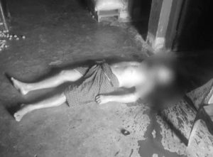 पोती ने दादा को कुल्हाड़ी से काटा