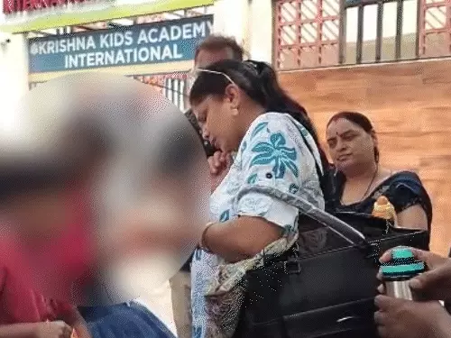 रायपुर टीचर ने छात्रा को अगरबत्ती से दागा