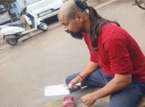 गौ रक्षा के लिए युवक ने काटी अपनी उंगली