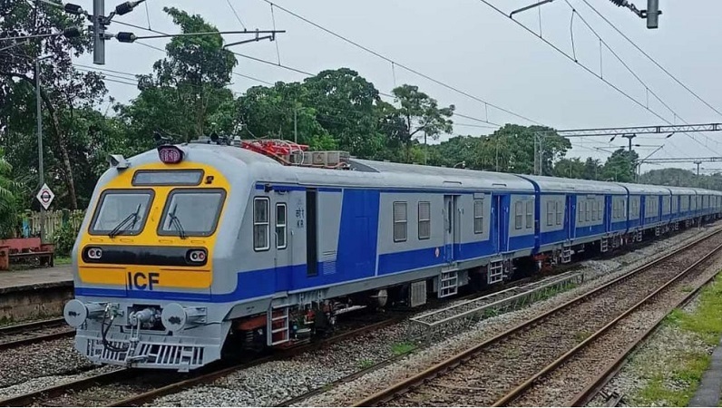 Rajim Raipur Train Accident: राजिम-रायपुर मेमू ट्रेन में हादसा, चलती ट्रेन से गिरा यात्री