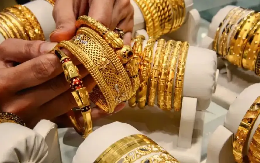 Gold Price Today: करवाचौथ पर फिर उछला सोने का भाव, रिकॉर्ड स्तर पर पहुंची कीमतें; जानिए आपके शहर में क्या है रेट