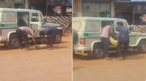 महतारी एक्सप्रेस से ढोई जा रही सीमेंट बोरियां