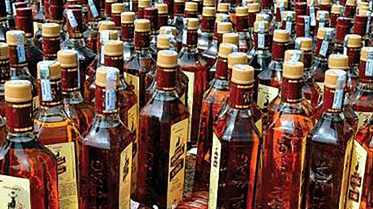 CG News: शराब बोतलों पर अब नोट जैसी सुरक्षा; नासिक में छप रहे सात लेयर वाले होलोग्राम, नकली बनाना नामुमकिन