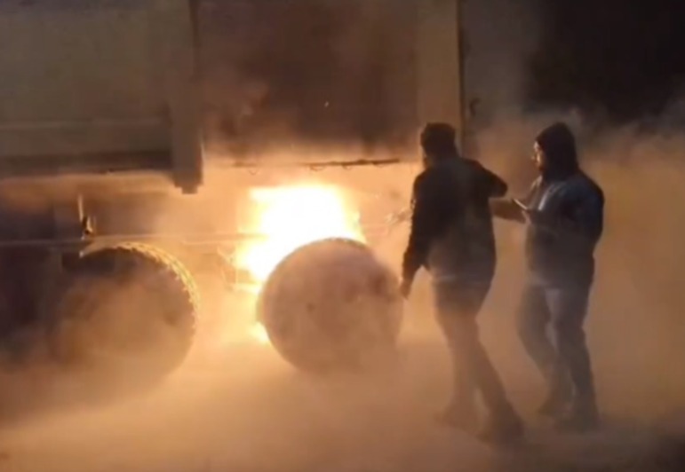 Raigarh Fire: चलती ट्रेलर में लगी आग,