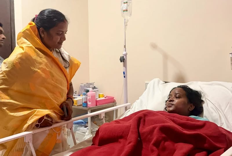 Raipur News: सड़क हादसे में घायल महिला पत्रकार का हाल-चाल जानने अस्पताल पहुंची मंत्री लक्ष्मी राजवाड़े