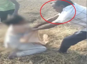 तमनार में महिला आरक्षक से बर्बरता, वर्दी फाड़ी, अर्धनग्न किया, खेत में गिराकर घसीटा; VIDEO वायरल
