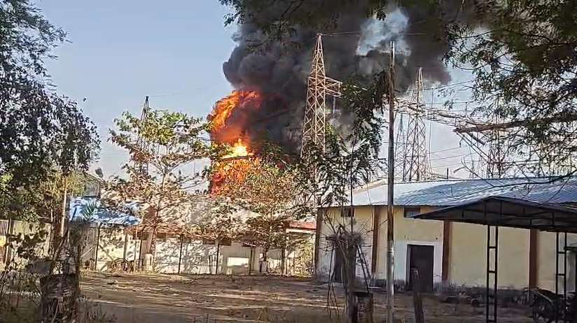 CG Fire: बिजली सब स्टेशन में भयंकर आग, धुएं के गुबार देखकर लोगों के उड़े होश