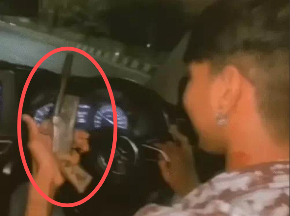 Raipur Breking: रायपुर में कट्टा-चाकू लेकर कार चलाते युवक, सोशल मीडिया पर रील बनाकर कर रहे वायरल