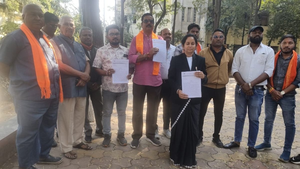 CG News: चौथी कक्षा की इंग्लिश पेपर के सवाल में गहराया विवाद, विश्व हिंदू परिषद ने कलेक्टर को सौंपा ज्ञापन