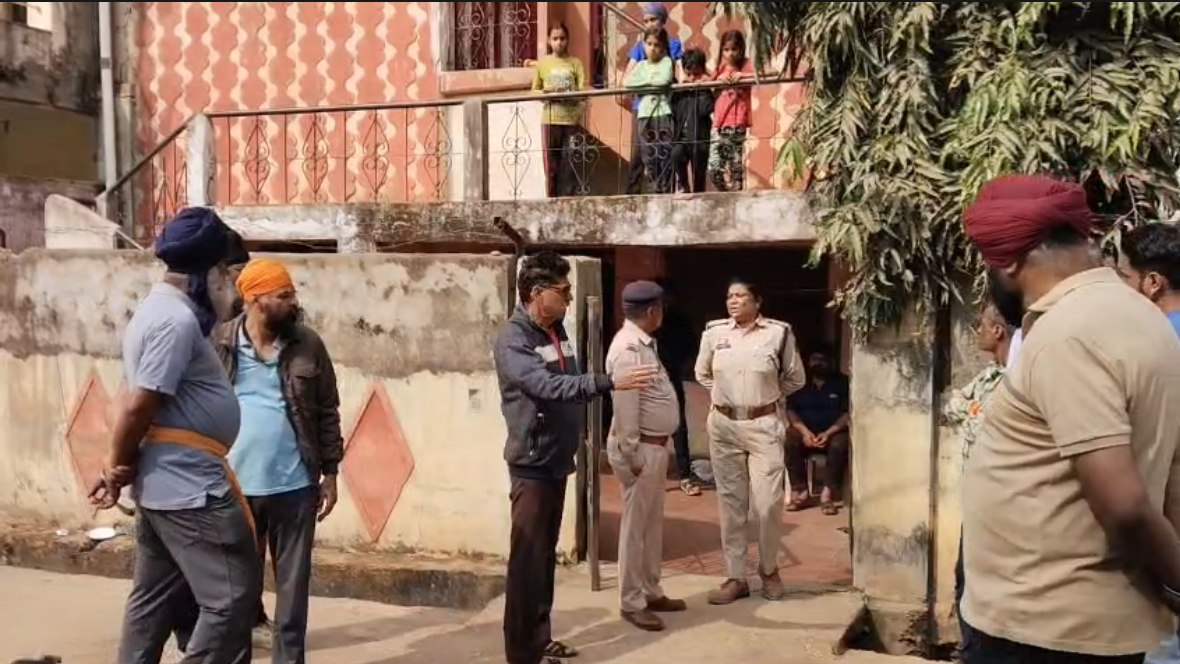 Jagdalpur Murder: बुजुर्ग पति ने की पत्नी की हत्या, फिर फांसी लगाकर दी जान