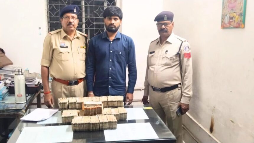 Raipur News: रायपुर में स्कूटी की डिक्की से मिले 75 लाख कैश, पुलिस के उड़े होश