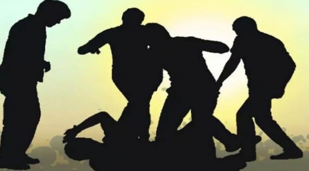 Bilaspur News: स्कूल में बॉल लेने गए बच्चों को बनाया बंधक, प्राचार्य ने शिक्षकों के साथ मिलकर की पिटाई