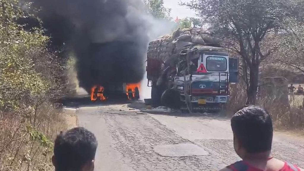 Balrampur Truck Accident