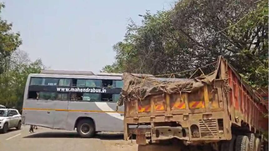 Kondagaon Accident: बस और ट्रक में जोरदार टक्कर, 12 से ज्यादा यात्री घायल