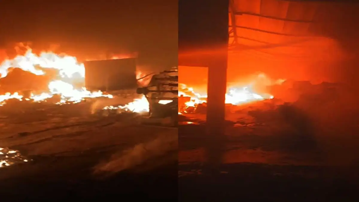Raipur Fire: राजधानी रायपुर के उरला मेटल पार्क स्थित एक फैक्ट्री में भीषण आग लगने से इलाके में हड़कंप मच गया। आग इतनी भयावह थी कि दूर-दूर तक धुएं का घना गुबार दिखाई देता रहा। घटना की सूचना मिलते ही फायर ब्रिगेड, एसडीआरएफ और पुलिस की टीम मौके पर पहुंची और राहत एवं बचाव कार्य शुरू किया गया।