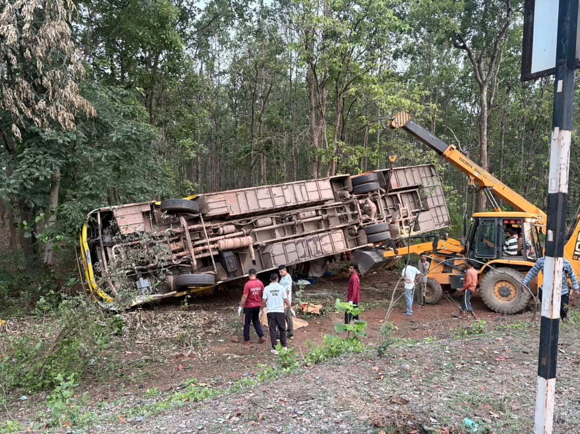 BIG ACCIDENT : सुकमा आ रही रॉयल बस हादसे का शिकार, इतने की गई जान, मंजर देख रो पड़ेंगे !
