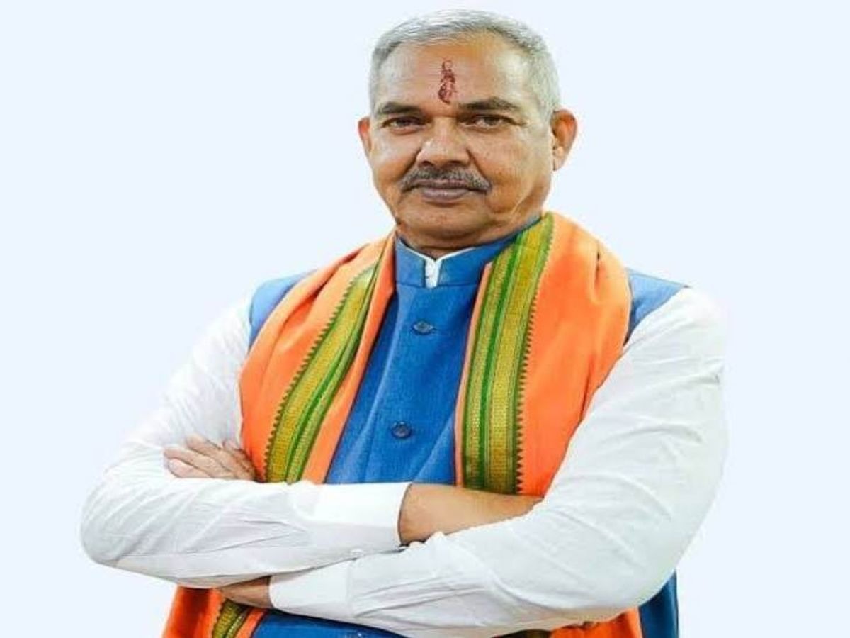 छत्तीसगढ़ योग आयोग के अध्यक्ष का निधन,भाजपा के प्रशिक्षण शिविर में आया हार्ट अटैक, पढ़ें पूरी खबर...