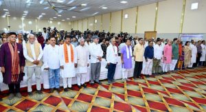 Hindi Journalism: हिंदी पत्रकारिता के 200 वर्ष पूर्ण होने के अवसर पर रायपुर प्रेस क्लब द्वारा शनिवार को पत्रकारिता गौरव मार्तंड उत्सव का आयोजन किया गया। श्रीराम मंदिर के सुंदर सदन में आयोजित इस कार्यक्रम में मुख्यमंत्री विष्णुदेव साय मुख्य अतिथि के रूप में शामिल हुए। कार्यक्रम के दौरान पत्रकारिता, साहित्य और समाज से जुड़े कई प्रतिष्ठित व्यक्तियों ने हिंदी पत्रकारिता की गौरवशाली यात्रा, उसके योगदान और वर्तमान चुनौतियों पर अपने विचार रखे।