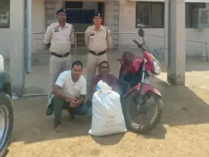 फेरीवाले बनकर गांजा तस्करी