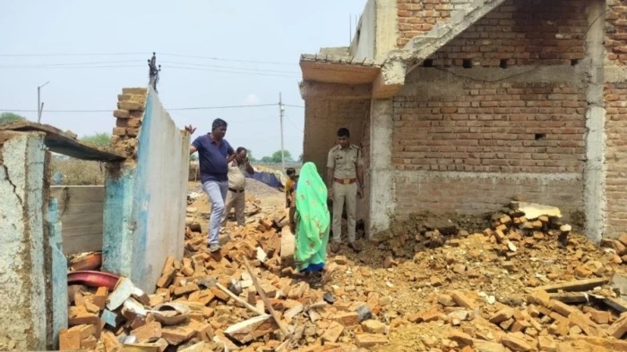 CG News: बारिश में ढही मकान की दीवार, मलबे में दबकर 2 बच्चियों की मौत, महिला घायल