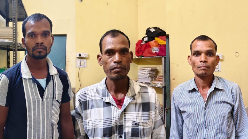 CG Double Murder: पुरानी रंजिश में पति-पत्नी का खौफनाक मर्डर, शवों को बोरों में भरकर श्मशान में दफनाए