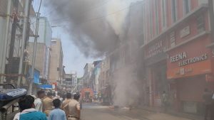 Raipur Breaking: रायपुर में स्पेयर पार्ट्स की दुकान में भीषण आग ! लाखों का सामान जलकर खाक