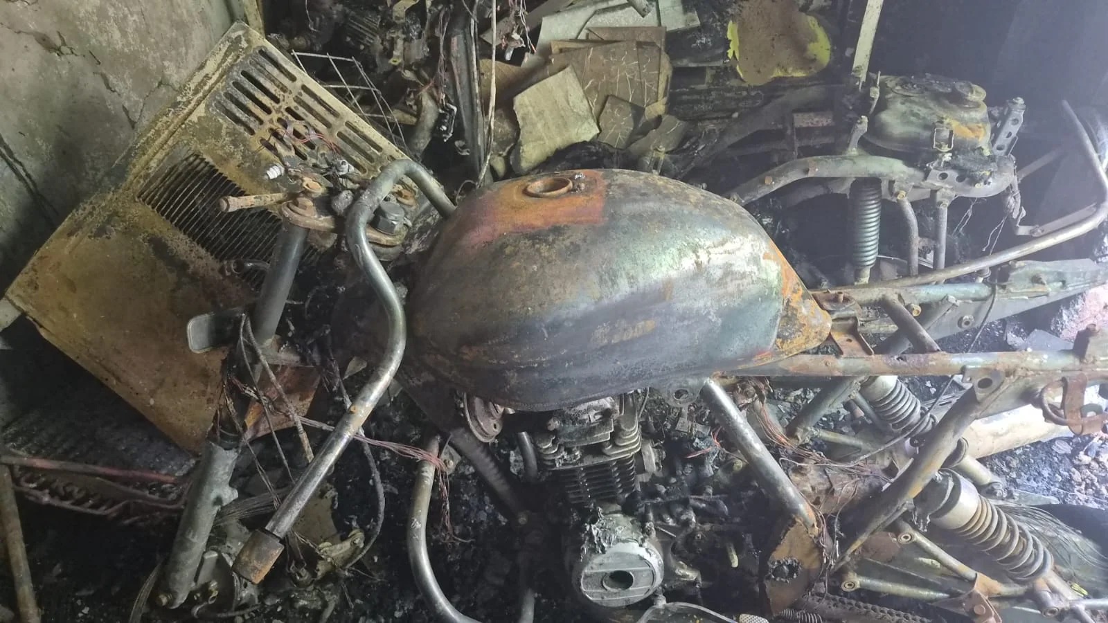 CG AC Blast: AC चलाने वालों सावधान ! कंप्रेसर फटने से पिता की मौत, बेटे की हालत नाजुक
