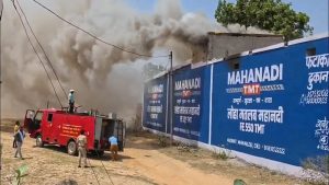 CG Fire: पटाखा गोदाम में भीषण आग, धमाकों से दहला इलाका