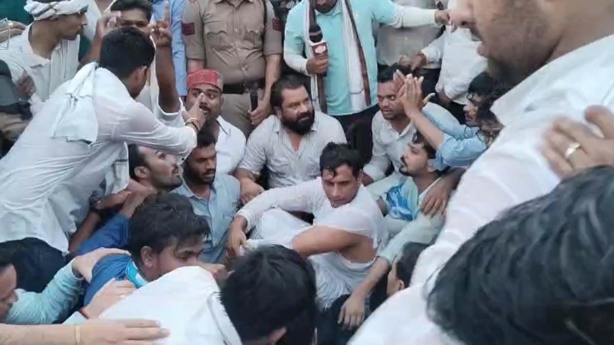 Bilaspur NEET Protest: NEET पेपर लीक पर NSUI के प्रदर्शन में भारी बवाल, देवेंद्र यादव का फटा कुर्ता