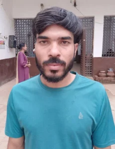 Balodabazar Suicide: बलौदाबाजार में शिक्षिका काजल ठाकुर की संदिग्ध मौत मामले का पुलिस ने खुलासा कर दिया है। पुलिस के अनुसार आरोपी शिक्षक ने शादी का झांसा देकर शिक्षिका से शारीरिक संबंध बनाए और गर्भवती होने पर शादी से इंकार कर दिया। लगातार मानसिक प्रताड़ना से परेशान होकर शिक्षिका ने फांसी लगाकर आत्महत्या कर ली। पुलिस ने आरोपी शिक्षक अभिषेक जायसवाल को गिरफ्तार कर जेल भेज दिया है।