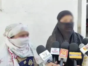CG Child Rape: 7 साल की दो बच्चियों से रेप, चॉकलेट का लालच देकर बच्चियों को रस्सी से बांधकर रखता था आरोपी CG Child Rape: 7 साल की दो बच्चियों से रेप, चॉकलेट का लालच देकर बच्चियों को रस्सी से बांधकर रखता था आरोपी