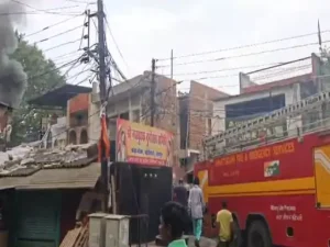 Raipur Fire: रायपुर में किराना दुकान में लगी भीषण आग, मची अफरा-तफरी