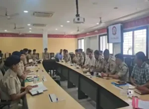 Raipur News: रायपुर पुलिस कमिश्नरेट की समीक्षा बैठक, अपराध नियंत्रण के