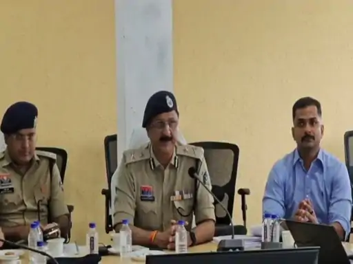 Raipur News: रायपुर पुलिस कमिश्नरेट की समीक्षा बैठक, अपराध नियंत्रण के