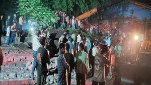 Raigarh News: आंधी-तूफान से फैक्ट्री की दीवार ढही, महिला की मौत, दो मजदूर घायल Image 2026 06 18T225049.739 300x169