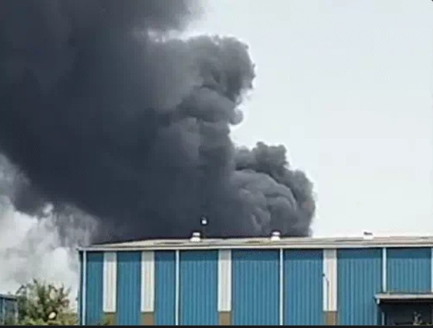 Raipur Fire: रायपुर के ऑयल फैक्ट्री में भीषण आग, इलाके में छाया धुएं का गुबार; VIDEO