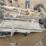 Mungeli Accident: छत्तीसगढ़ के मुंगेली जिले में आबकारी विभाग की बोलेरो वाहन और बाइक की टक्कर में एक नाबालिग की मौत हो गई, जबकि उसके दो साथी घायल हो गए। हादसे के बाद अनियंत्रित बोलेरो नहर में जा गिरी, जिससे उसमें सवार आबकारी विभाग के 6 कर्मचारी भी घायल हो गए। घटना लोरमी के लालपुर थाना क्षेत्र की है।