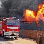 CG Fire Vehicles: छत्तीसगढ़ में अग्निशमन व्यवस्था की बदहाली एक बार फिर सामने आई है। प्रदेश के 6 जिलों और 146 ब्लॉकों में आज भी एक भी फायर स्टेशन नहीं है। वहीं राज्य में मौजूद करीब 150 दमकल वाहनों में से लगभग आधे खराब पड़े हैं। ऐसे में किसी बड़े अग्निकांड की स्थिति में राहत और बचाव कार्य गंभीर रूप से प्रभावित हो सकता है।