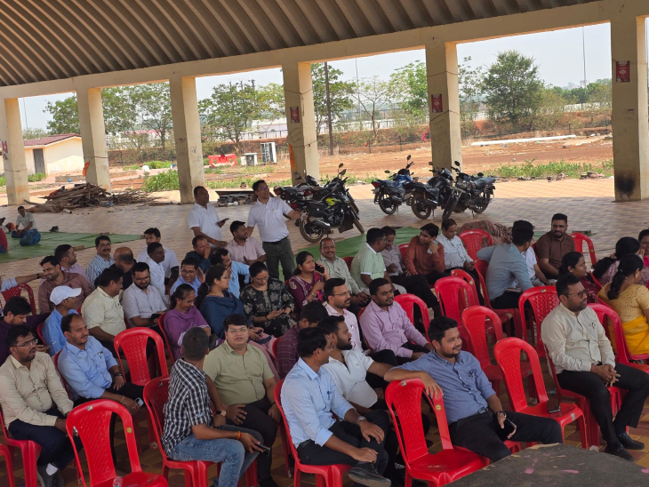 CG Tehsildar Strike: 500 से अधिक तहसीलदार हड़ताल पर, लोग परेशान; कामकाज ठप, भाजपा विधायक की गिरफ्तारी की मांग